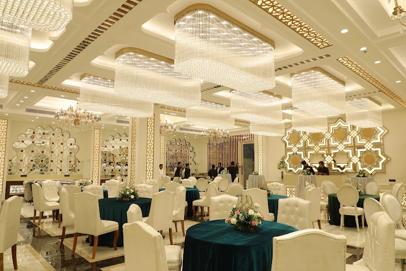 Raghu Mahal Hotel & Flames Restaurant - Raghu Mahal Hotel & Flames Restaurant, 4th Floor, Hotel Raghu Mahal, 93, Saraswati Marg, opp. College Road, Kumharon Ka Bhatta, Central Area, Udaipur, Rajasthan 313002, India