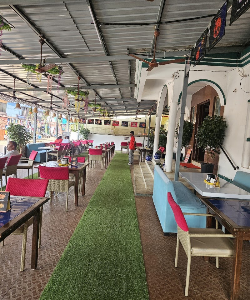 Punjabi Kitchen Bar & Restaurant - Punjabi Kitchen Bar & Restaurant Nerul - Candolim Rd, near Hyatt place, Sinquerim, Candolim, Goa 403515, India