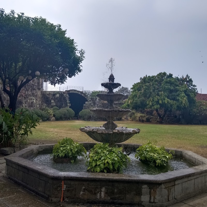 Miguel Lopez De Legazpi & Andres De Urdaneta - Miguel Lopez De Legazpi & Andres De Urdaneta, Zone 68, Bonifacio Dr, Intramuros, Manila, 1002 Metro Manila, Philippines