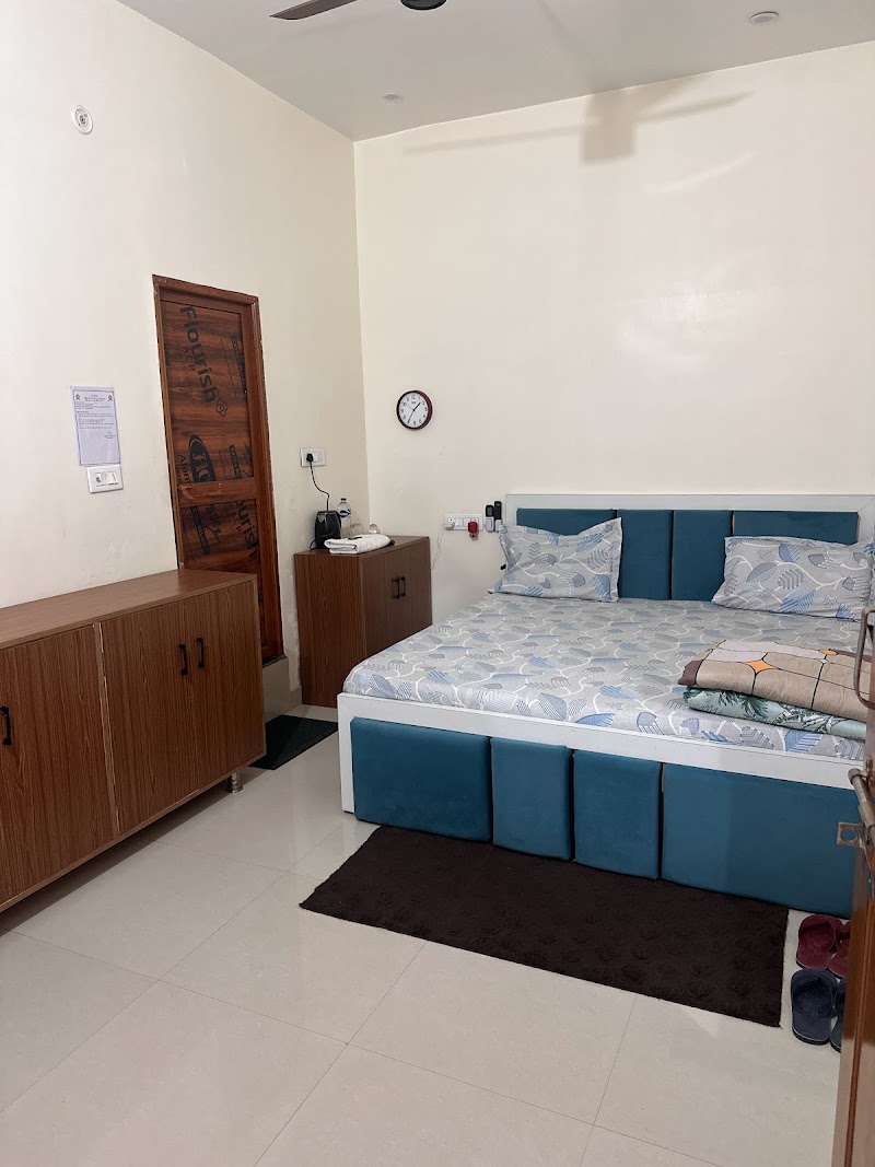 Kusum Homestay - Kusum Homestay Reliance Tower, Ayodhya Dham, 4/7/98, Raiganj Rd, near to Ram Mandir Road, Dant Dhawan Kund, New Colony, Ayodhya, Uttar Pradesh 224123, India