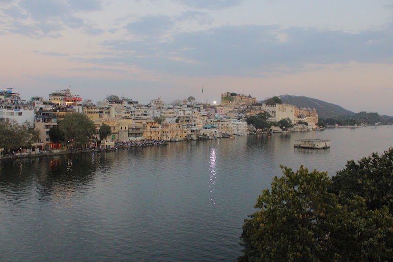 Hanuman Ghat Boutique Stays on Lake Pichola - Hanuman Ghat Boutique Stays on Lake Pichola, hanuman ghat area, Ambrai Rd, near walking Bridge, Outside Chandpole, Ambamata, Udaipur, Rajasthan 313001, India