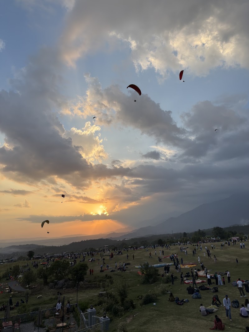 Landing Site Bir - Landing Site Bir, 2PV5+2GX, Landing Road, Bir, Suja, Himachal Pradesh 176077, India