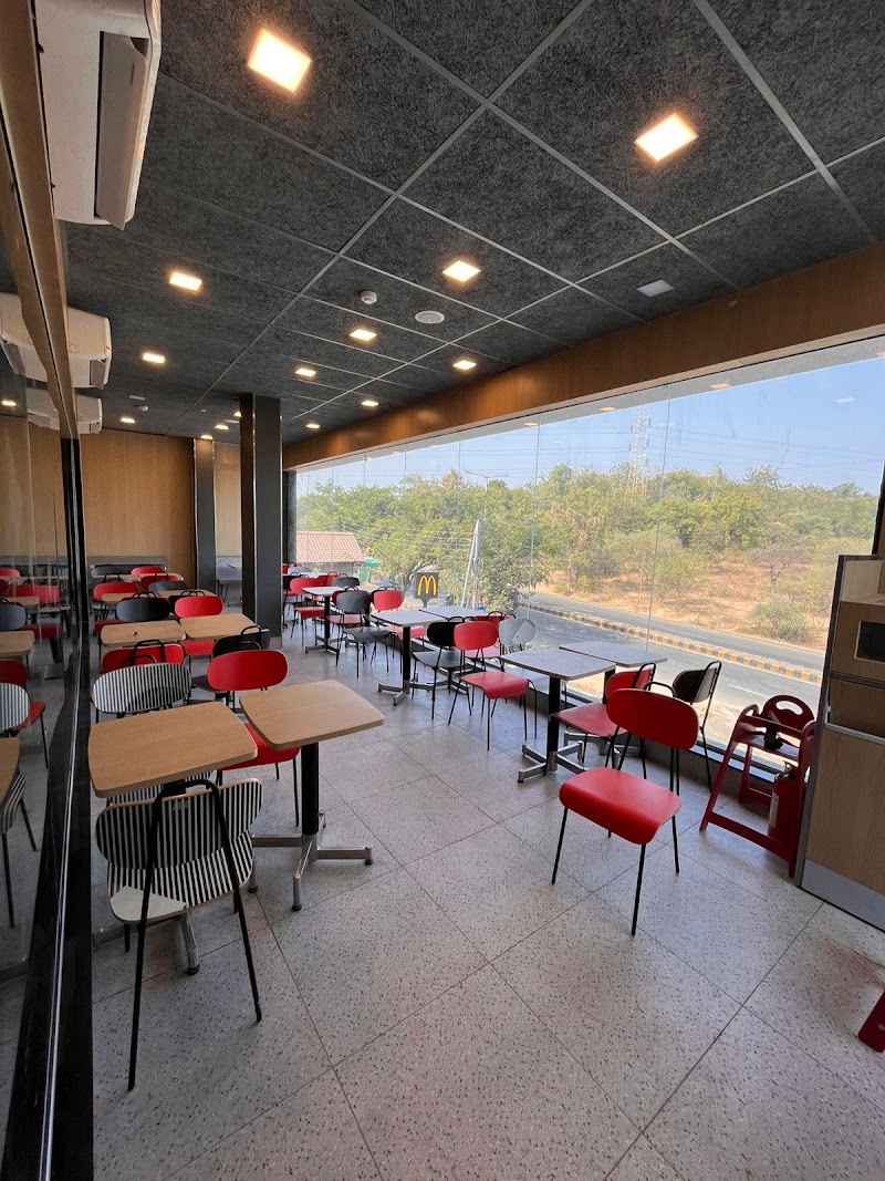 McDonald's - McDonald's, Plot no.128A & 128B, City Survey No.652, Kh.no. 40 and41, Joras Co-Operative Housing society, Layout, Katol Rd, Friends Colony, Mouza-Borgaon, Narmada Colony, Nagpur, Maharashtra 440013, India
