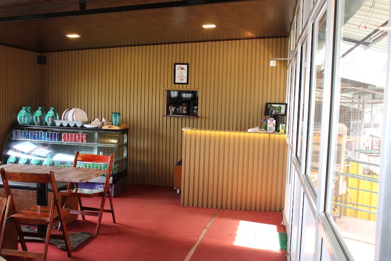 Manna Cafe (Multi Cuisine Restaurant) & Homestay
