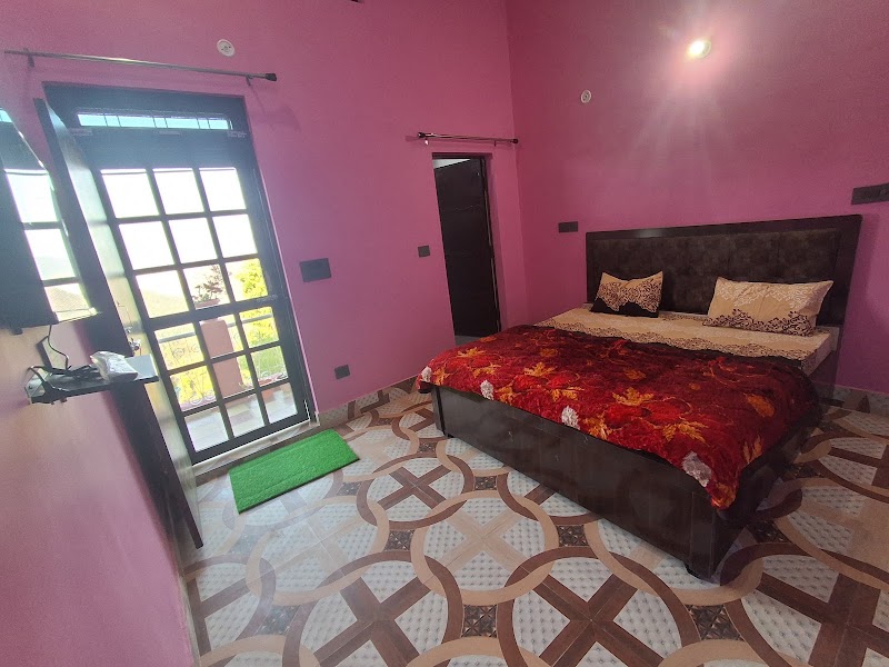 Maa bhagwati homestay and restaurant - Maa bhagwati homestay and restaurant RVF8+5VW, Dhapoli, Kathmaliya, Uttarakhand 263631, India