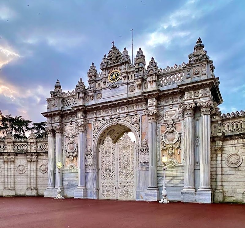 Dolmabahçe Palace - Dolmabahçe Palace, Vişnezade, Dolmabahçe Cd. No:2, 34357 Beşiktaş/İstanbul, Türkiye