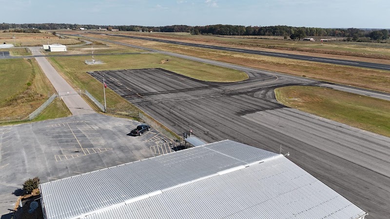 Fayetteville Regional Airport (FAY) - Fayetteville Regional Airport (FAY), 400 Airport Rd, Fayetteville, NC 28306, USA