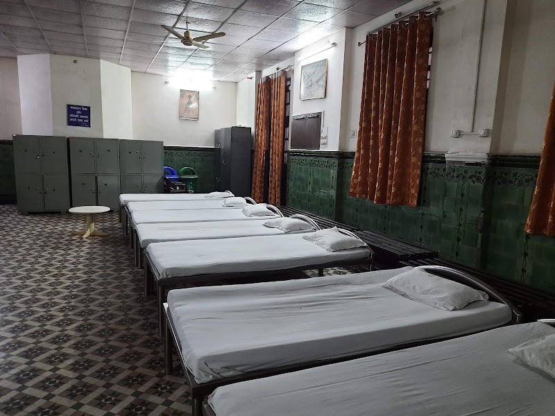 Lucknow Junction Retiring room - Lucknow Junction Retiring room, Preeti Nagar, Railway Colony, Charbagh, Lucknow, Uttar Pradesh 226001, India