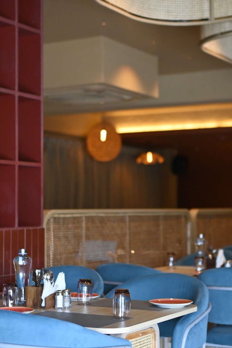 Curves Kitchen & Bar