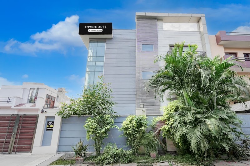 Townhouse by OYO Sector 51 Noida Near Metro Station - Townhouse by OYO Sector 51 Noida Near Metro Station Plot Number 183, D Block, Sector 51, Noida, Uttar Pradesh 201303, India