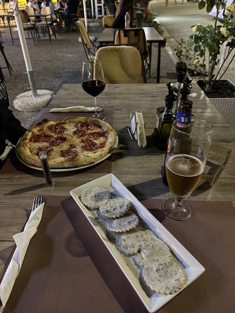 Restorant Lungo Mare - Restorant Lungo Mare, Komplexi OSLO Uji I Ftohte, Vlora, Albania