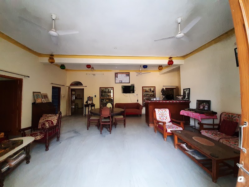 Down the Rocks-A Heritage Homestay - Down the Rocks-A Heritage Homestay Shivrati House , Fanda, Road, in front of Hira Bavdi, Titrdi, Sector 9, Udaipur, Gordhan Vilas Rural, Rajasthan 313001, India
