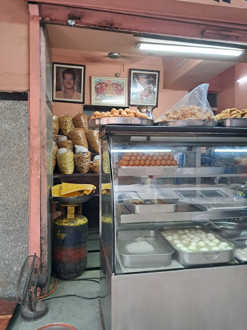 Puran Ji Kachori Wala - Puran Ji Kachori Wala S B B J Street, SBBJ Street, 1182, Natanion Ka Rasta, Chaura Rasta, Modikhana, Jaipur, Jaipur Nagar Nigam Area, Rajasthan 302003, India