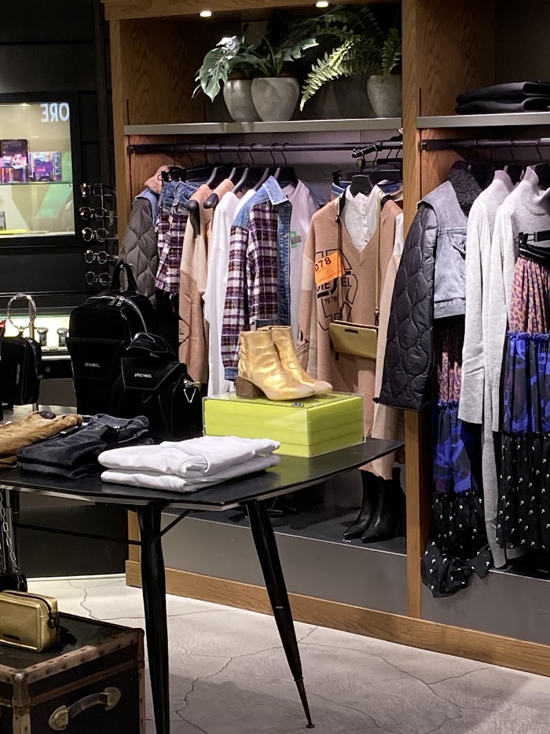 Diesel - Diesel Japan, 〒160-0022 Tokyo, Shinjuku City, Shinjuku, 3-chōme−38−１ ルミネエスト新宿 B2F