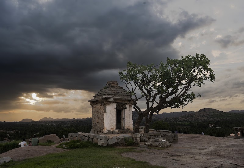 Hemakoota - Hemakoota, 8FM5+HG8, Hampi, Karnataka 583239, India