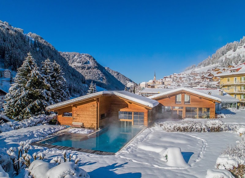 Family Hotel Posta - Family Hotel Posta Via Dursan, 32, 39047 Santa Cristina Valgardena BZ, Italy