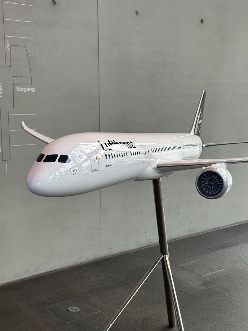Lufthansa Aviation Center - Lufthansa Aviation Center Airportring, 60549 Frankfurt am Main, Germany