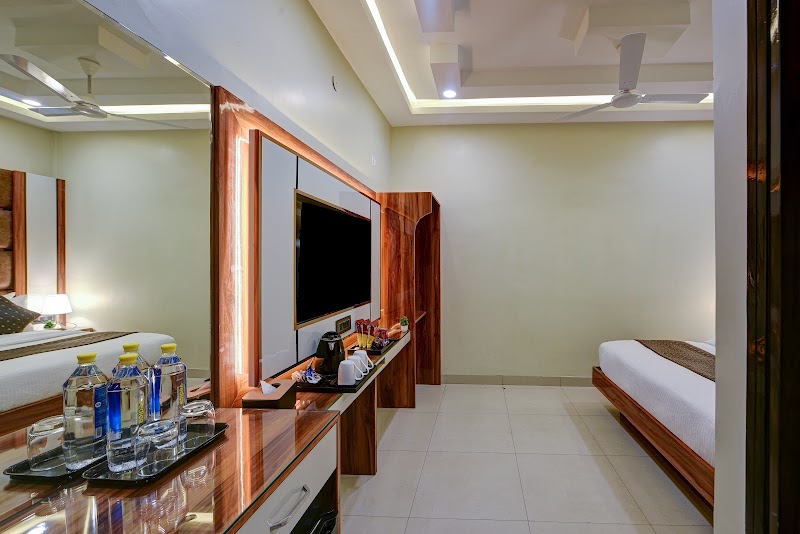 New Frontier Hotel - New Frontier Hotel 1649, Shyama Prasad Mukherjee Marg, near Novelty Cinema, opp. Railway Parking 18, Katra Ghel, Khari Baoli, Chandni Chowk, New Delhi, Delhi, 110006, India