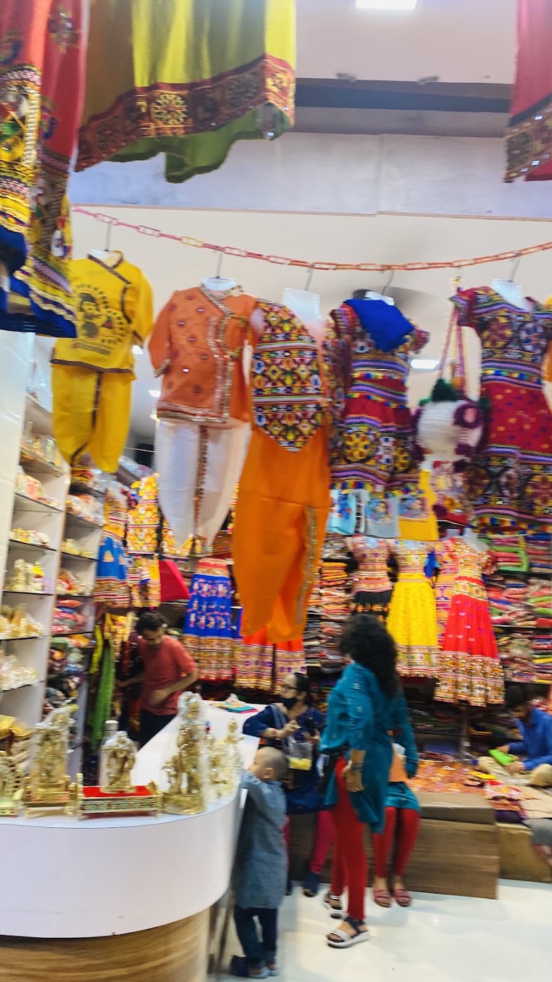 Dwarkadhish Market - Dwarkadhish Market, 6XQ9+776, Dwarkadhish Temple Rd, Dwarka, Gujarat 361335, India