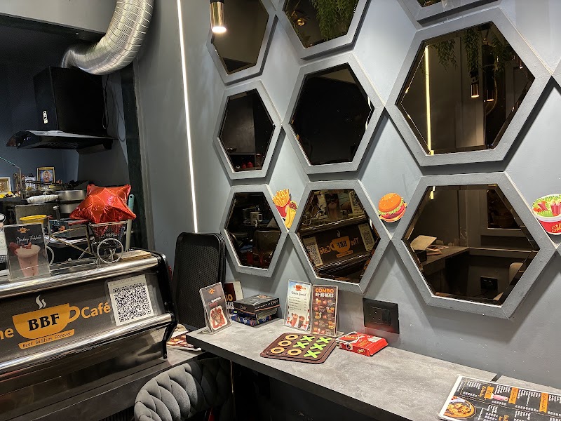 THE BBF CAFE - THE BBF CAFE Shanti sadan Apt. Marve Road, Junction, Malad - Marve Rd, next to Maniratna Jewellers, Malad, Malad West, Mumbai, Maharashtra 400064, India