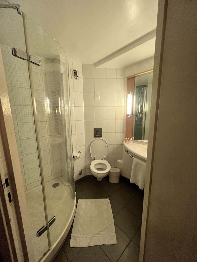 ibis Lagos Ikeja - ibis Lagos Ikeja 75 Toyin St, Ikeja, Lagos 100282, Lagos, Nigeria