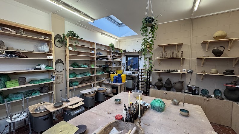 Ceramic Studio & Gallery By Ayse Habibe Kucuk - Ceramic Studio & Gallery By Ayse Habibe Kucuk, 2 Broadway Market Mews, London E8 4TS, UK