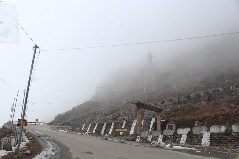 TSOMGO LAKE VIEW POINT - TSOMGO LAKE VIEW POINT, 9QHC+884, Jawaharlal Nehru Rd, Sikkim 737102, India