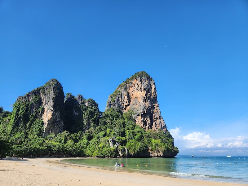 Hat Noppharat Thara-Mu Ko Phi Phi National Park - Hat Noppharat Thara-Mu Ko Phi Phi National Park 79, Tambon Ao Nang, Amphoe Mueang Krabi, Chang Wat Krabi 81180, Thailand