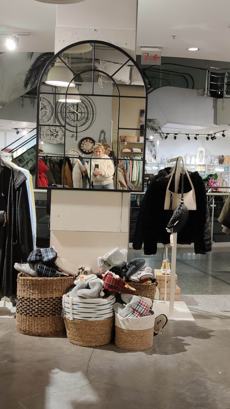 MUDO City - MUDO City Kemeraltı Mahallesi Atatürk Cad. Solaris Plaza İş Merkezi No:9, Kemeraltı, 48700 Marmaris/Muğla, Türkiye