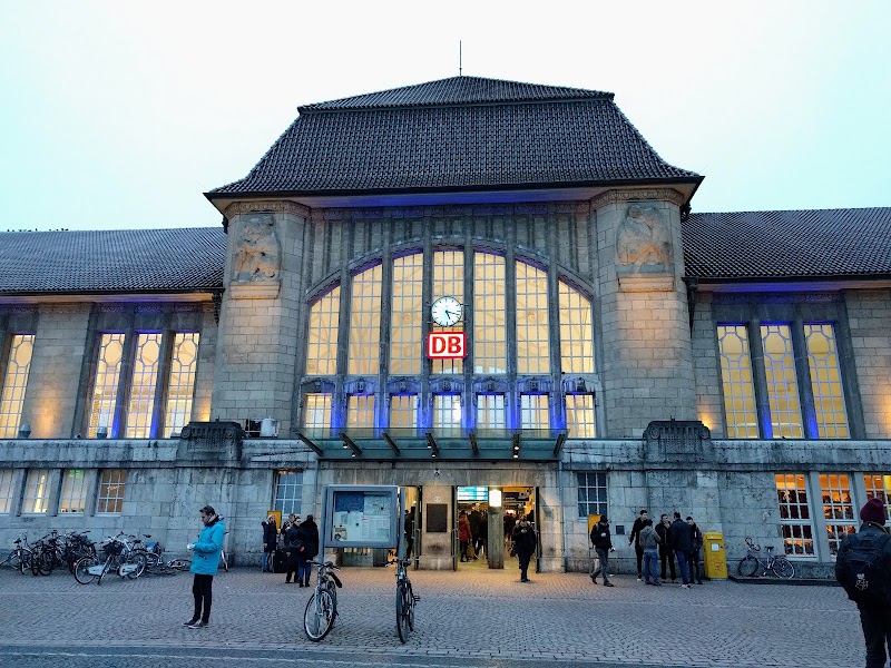 Darmstadt (Hbf) - Darmstadt (Hbf), Zweifalltorweg West-/Hinterseite des Hbf, 64293 Darmstadt, Germany