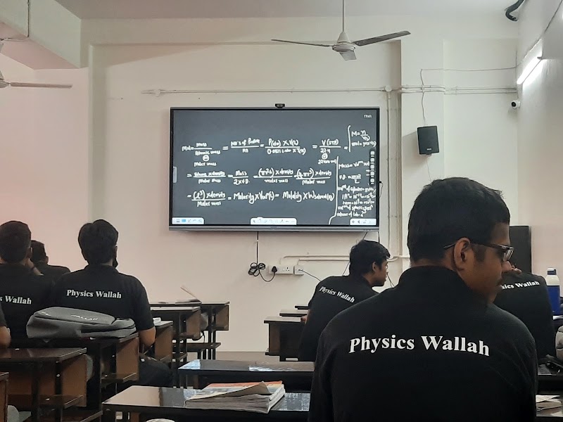 Physics Wallah Vidyapeeth Coaching Center Varanasi Indira Tower | IIT JEE, NEET & Foundation Classes - Physics Wallah Vidyapeeth Coaching Center Varanasi Indira Tower | IIT JEE, NEET & Foundation Classes, Indira Tower, B-27/67, Durgakund Rd, Durgakund, Anandbagh, Bhelupur, Varanasi, Uttar Pradesh 221005, India