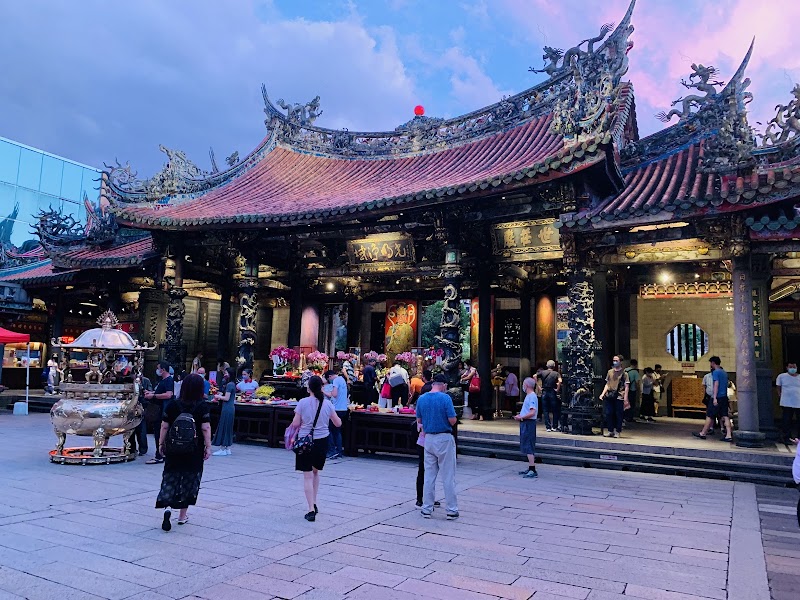 Lungshan Temple - Lungshan Temple, No. 211, Guangzhou St, Wanhua District, Taipei City, Taiwan 10853