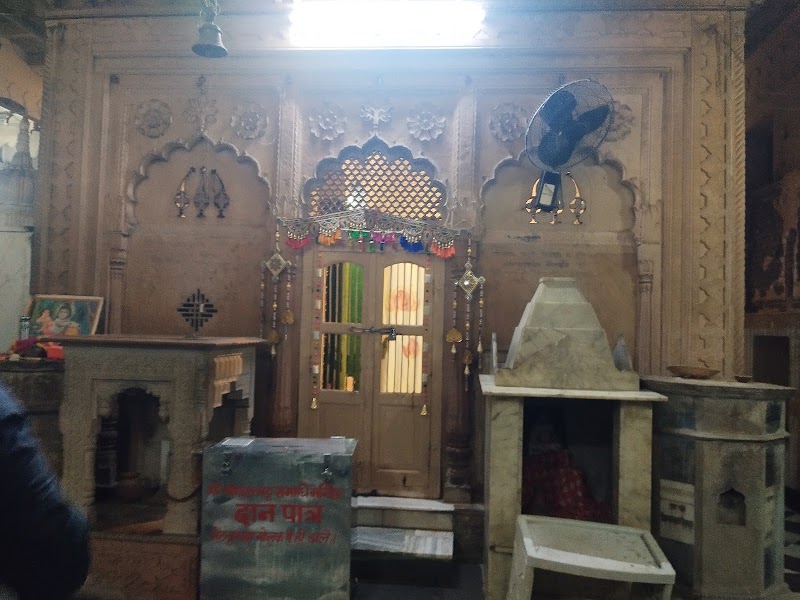 Shri Gopal Bhatt Goswami Samadhi Temple, Vrindavan - Shri Gopal Bhatt Goswami Samadhi Temple, Vrindavan, HMPX+4FM, Keshi Ghat, Vrindavan, Uttar Pradesh 281121, India