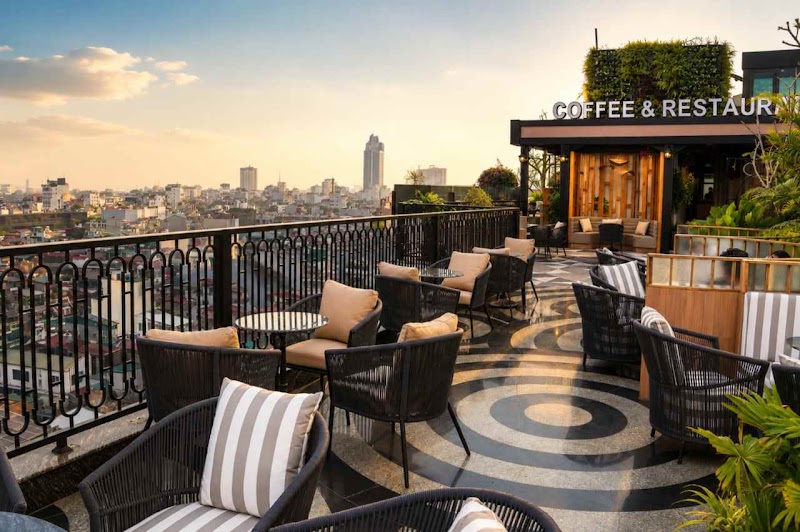 May De Ville Lakeside Hotel