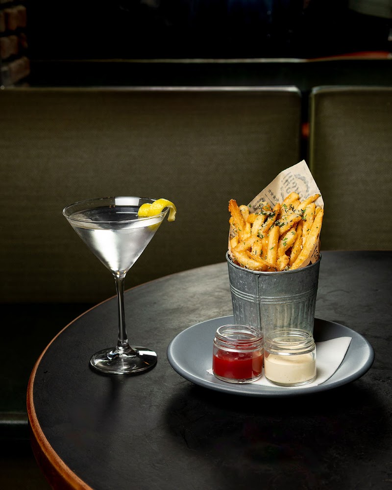 The Bar Downstairs & Kitchen - The Bar Downstairs & Kitchen 485 5th Ave at, E 41st St, New York, NY 10017, USA