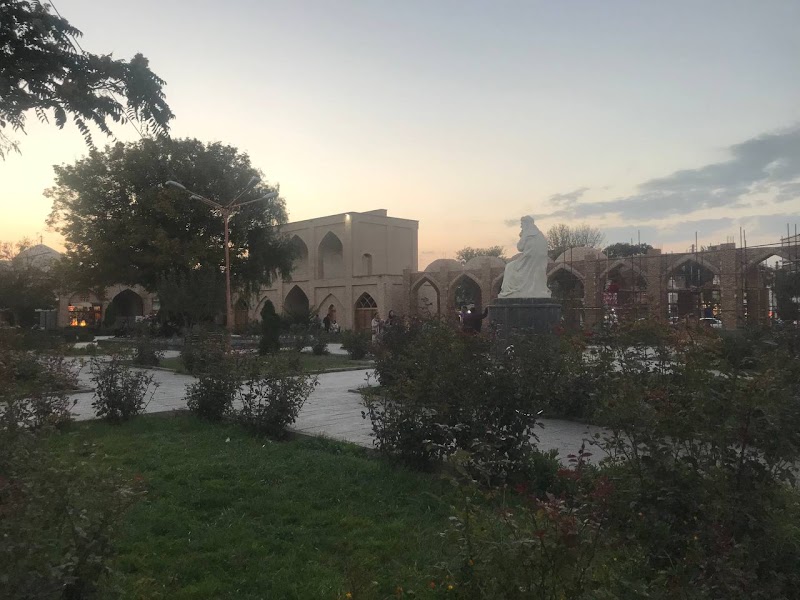 مجسمه شیخ صفی الدین اردبیلی - مجسمه شیخ صفی الدین اردبیلی, عالی قاپو، 67XR+P53، اردبیل، استان اردبیل، Iran