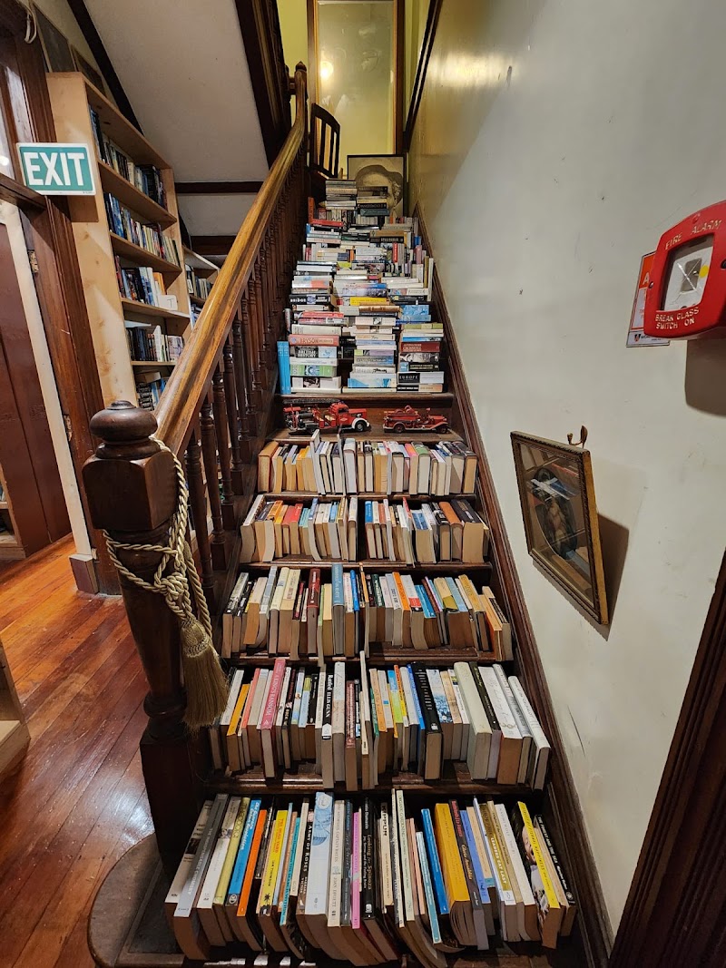 Hard To Find Books - Hard To Find Books 4 Glenside Crescent, Eden Terrace, Auckland 1010, New Zealand
