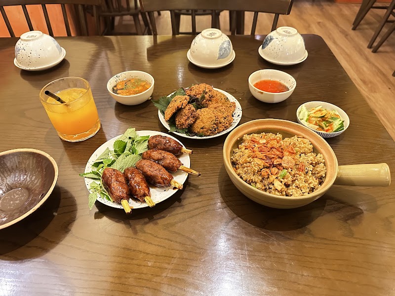 Bếp Chay Huệ Nhiên - Vegan & Vegetarian Restaurant - Bếp Chay Huệ Nhiên - Vegan & Vegetarian Restaurant 39 P. Hàng Quạt, Hàng Gai, Hoàn Kiếm, Hà Nội 10000, Vietnam