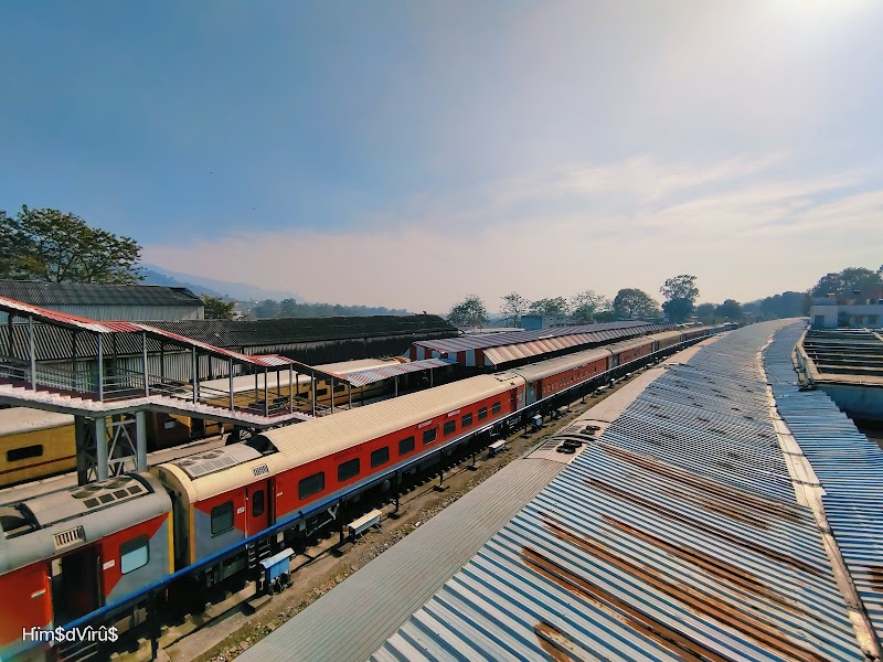 Kathgodam Railway Station - Kathgodam Railway Station 7G8W+PM6, Railway Colony Rd, Kathgodam, Haldwani, Uttarakhand 263126, India