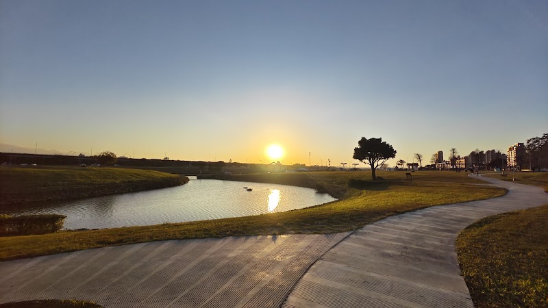 Meiti Riverside Park - Meiti Riverside Park 10491, Taiwan, Taipei City, Zhongshan District, Lequn 1st Rd, 基隆河基16號水門