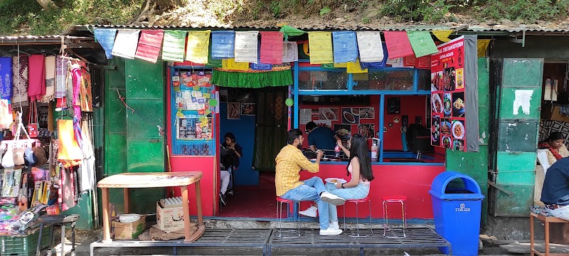 Pine Mall, Kasauli - Pine Mall, Kasauli, WX27+4MV, Mall Rd, Kasauli, Himachal Pradesh 173204, India