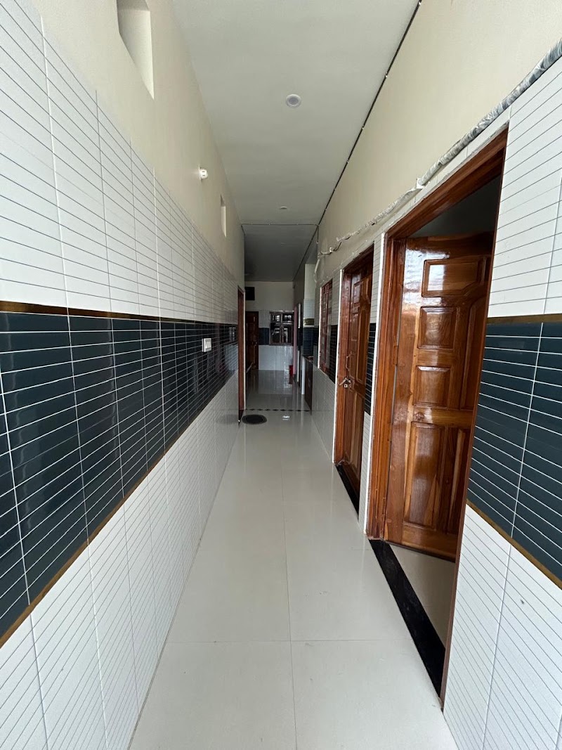 Kusum Homestay - Kusum Homestay Reliance Tower, Ayodhya Dham, 4/7/98, Raiganj Rd, near to Ram Mandir Road, Dant Dhawan Kund, New Colony, Ayodhya, Uttar Pradesh 224123, India