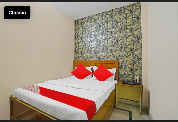 Hotel The Royal Inn - Hotel The Royal Inn 1/24, Street No.1, behind Gurudwara Street, Block G, Lalita Park, Laxmi Nagar, Delhi, 110092, India
