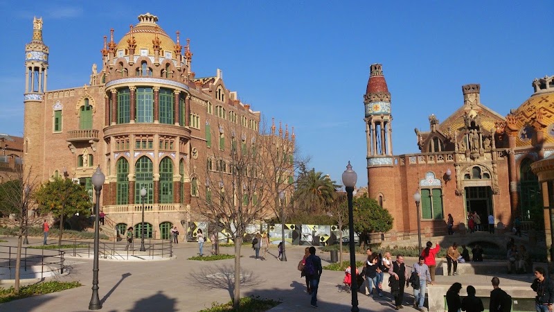 Free Walking Tours Barcelona - Free Walking Tours Barcelona, Pl. Reial, s/n, Ciutat Vella, 08002 Barcelona, Spain