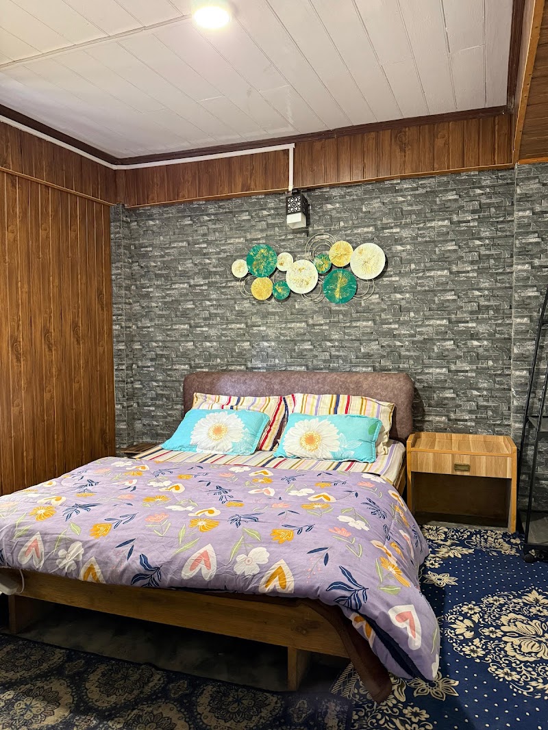 Oasis Apartment Homestay (2BHK Apartment with Breakfast) - Oasis Apartment Homestay (2BHK Apartment with Breakfast) near Zoo Directors Bunglow, above government college, Richmond Hill, Darjeeling, West Bengal 734101, India