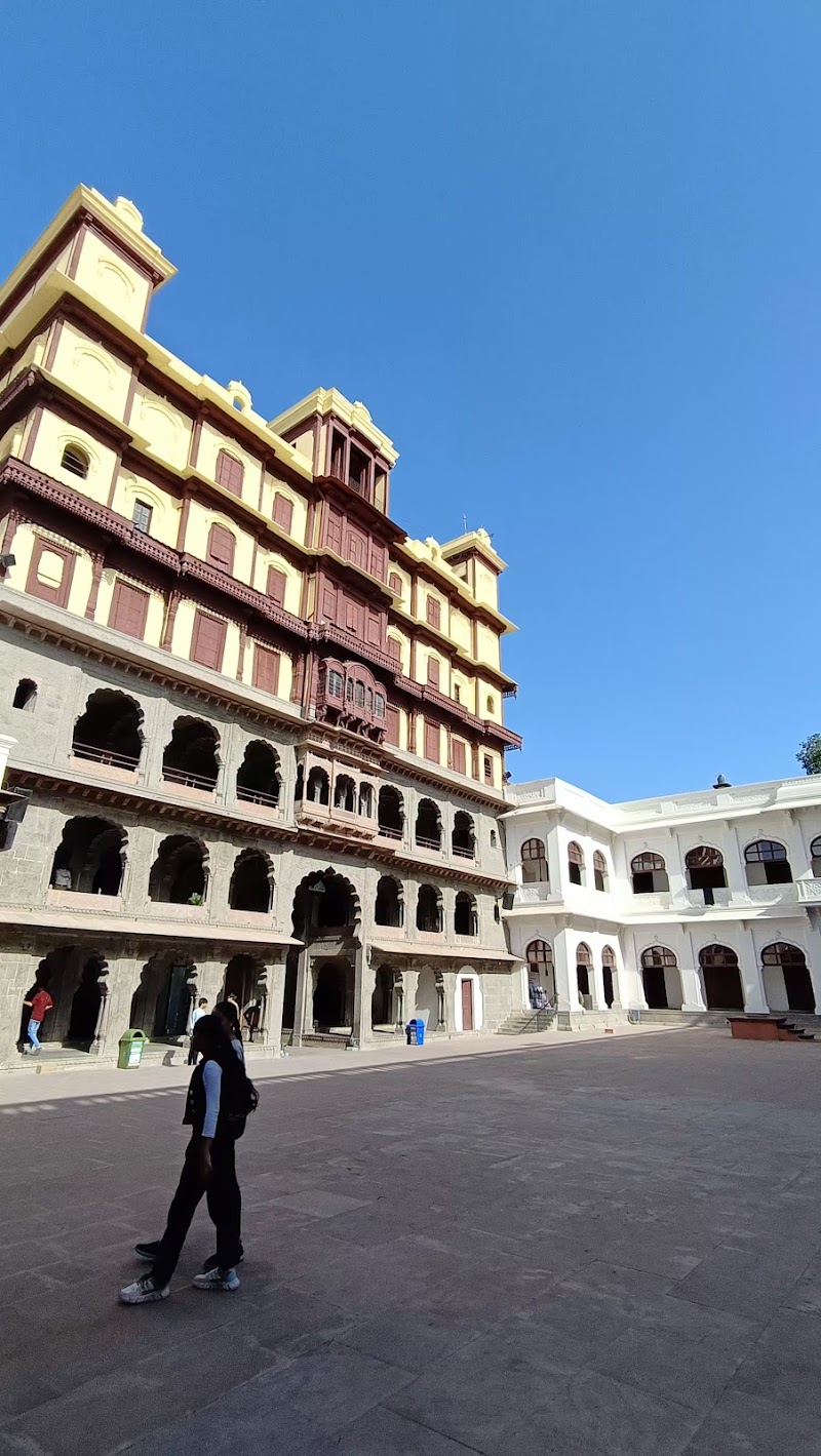 Rajwada Palace ( Rajwada Market - Rajwada Palace ( Rajwada Market Historical, 1 Rajwada Gali 2, Rajwada Chowk, Rajwada, Indore, Madhya Pradesh 452007, India