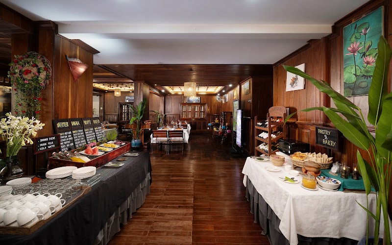 Siem Reap Center Hotel - Siem Reap Center Hotel, 9V63+PM7, Taphul Rd, Krong Siem Reap 17000, Cambodia