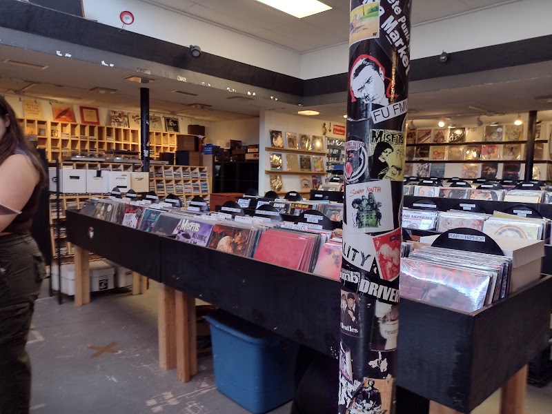 Planet Retro Records - Planet Retro Records 226 Dr M.L.K. Jr St N, St. Petersburg, FL 33705, USA