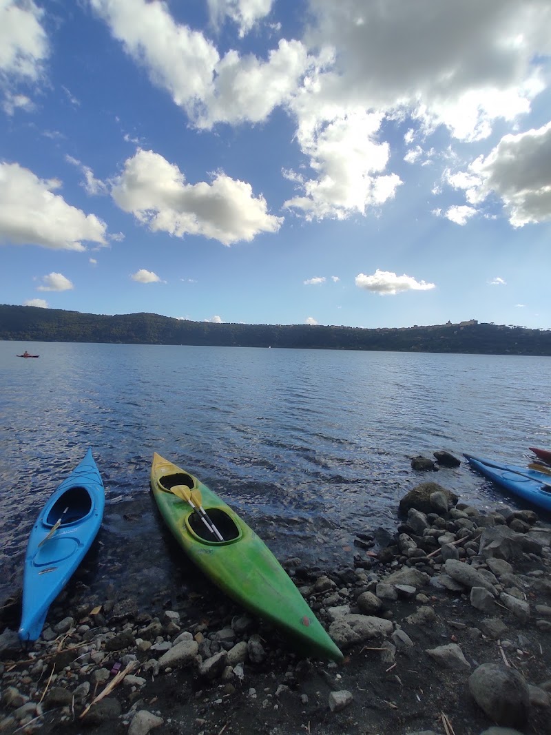 Canoa Kayak Academy Scuole di Canoa - Canoa Kayak Academy Scuole di Canoa, Via Spiaggia del Lago, 17/b, 00073 Castel Gandolfo RM, Italy