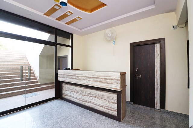 OYO Grand Sudershan HS - OYO Grand Sudershan HS, 30/6/20 J, Punjab and Sindh bank building, Grand Sudershan HS, Fatehabad Rd, opposite ITC Mughal, Tajganj, Agra, Uttar Pradesh 282001, India